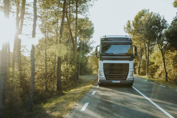 truck_on_the_road_2